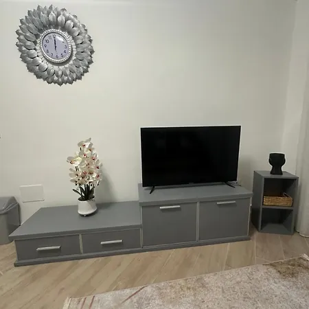 Apartment Apartment *